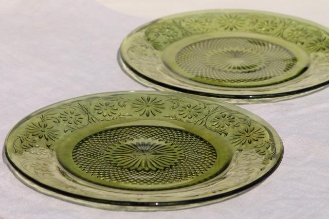 photo of vintage Indiana daisy pattern glass dinner plates set of 6, avocado green glassware #3