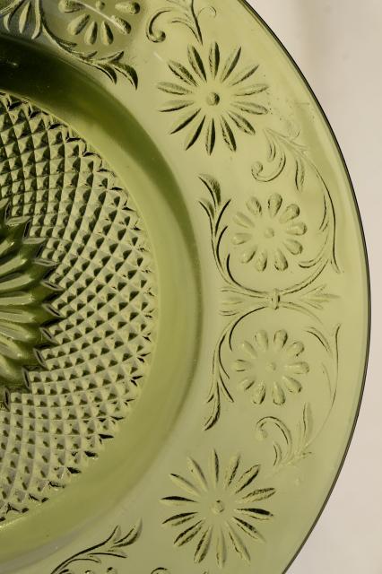 photo of vintage Indiana daisy pattern glass dinner plates set of 6, avocado green glassware #4