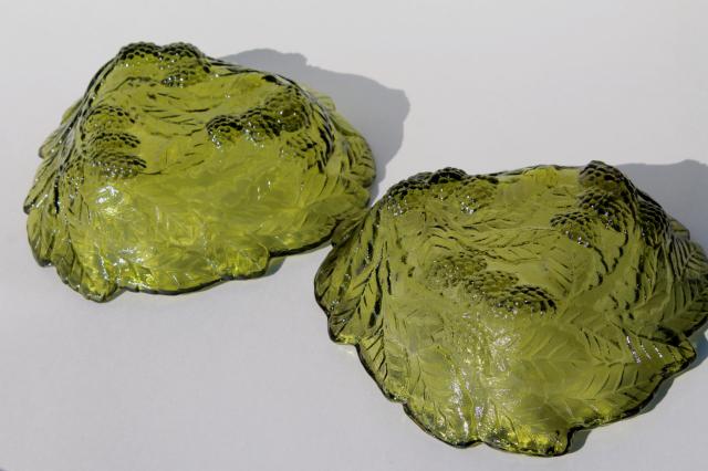 photo of vintage Indiana glass loganberry pattern glass bowls, avocado green glass bowls w/ blackberries #6