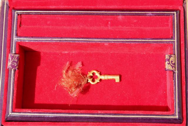 photo of vintage Italian Florentine leather jewelry box w/ key, beautiful old patina #12