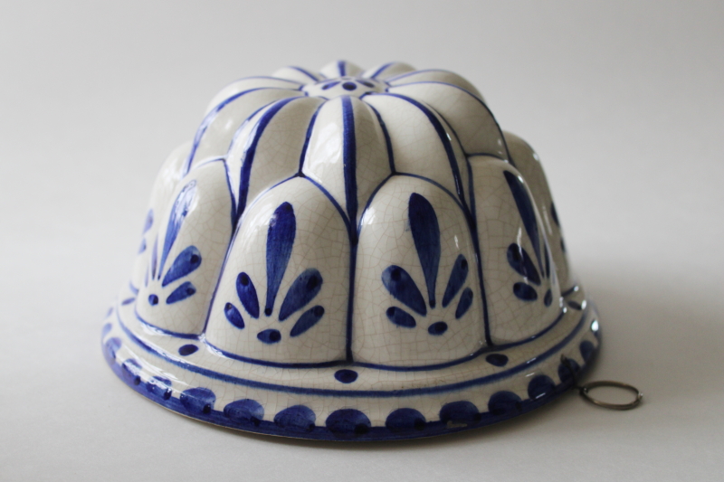 photo of vintage Italian ceramic decorative mold kitchen wall hanging, bundt ring shape hand painted blue & white  #2