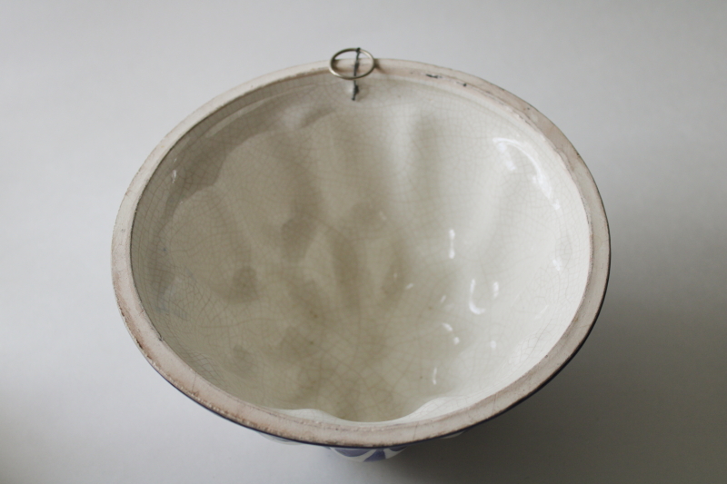 photo of vintage Italian ceramic decorative mold kitchen wall hanging, bundt ring shape hand painted blue & white  #4