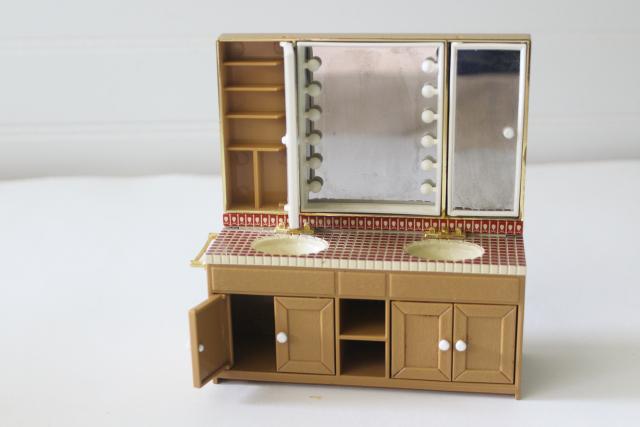 photo of vintage Japan Tomy smaller homes dollhouse miniatures bathroom set plastic furniture #2