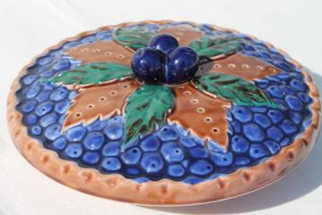 catalog photo of vintage Japan ceramic blue berry pie keeper, pie pan dish w/ fruit pie cover