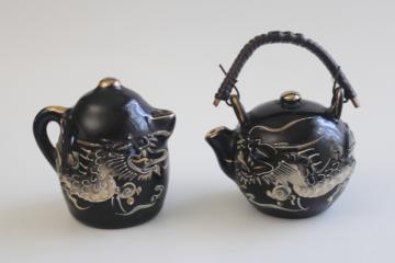 catalog photo of vintage Japan dragonware salt & pepper shakers, hand painted moriage dragons on black 