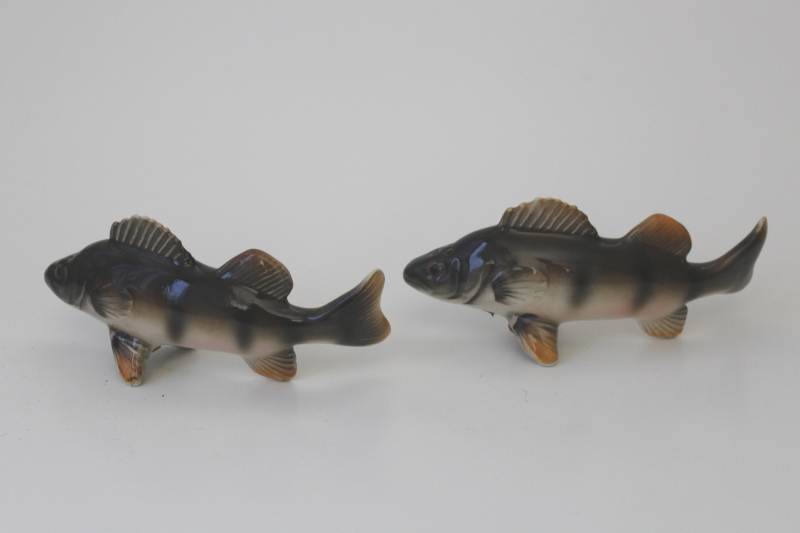 photo of vintage Japan hand painted ceramic S&P shakers set, pair of fish yellow perch #4