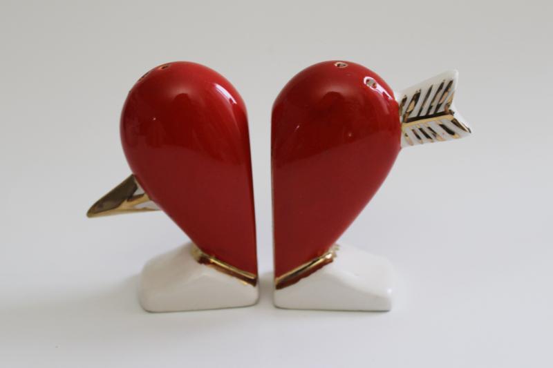 photo of vintage Japan hand painted ceramic S&P set, Valentine's day shared heart w/ arrow #1