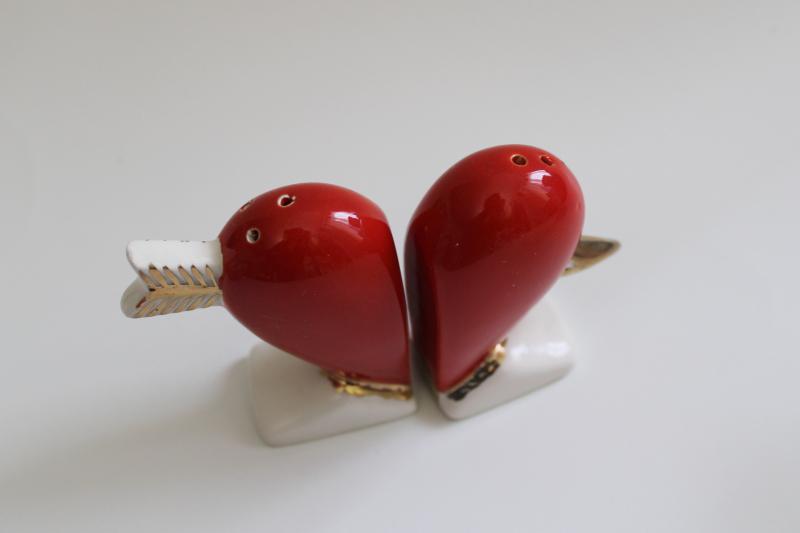photo of vintage Japan hand painted ceramic S&P set, Valentine's day shared heart w/ arrow #2