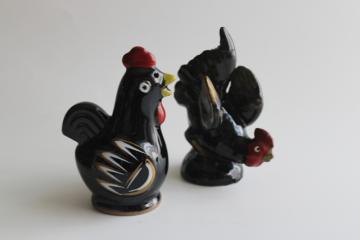 vintage Japan hand painted red ware ceramic shakers, mismatched black roosters 