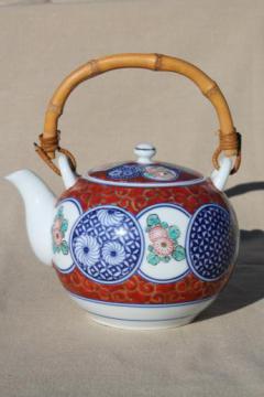 catalog photo of vintage Japan porcelain teapot, Arita Imari style pattern in red & blue