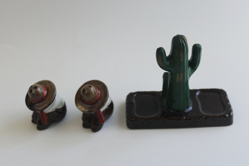 photo of vintage Japan redware ceramic salt & pepper shakers set Mexican theme w/ cactus  #2