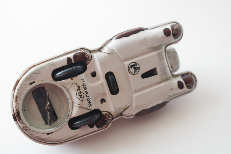 photo of vintage Japan tin toy dog, brown & white sniffing beagle puppy working wind up toy #4