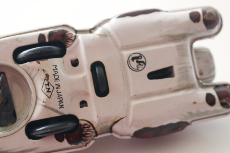 photo of vintage Japan tin toy dog, brown & white sniffing beagle puppy working wind up toy #5