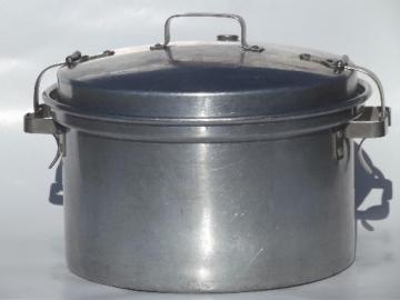 catalog photo of vintage Jewel Tea Mary Dunbar cooker, large aluminum pot  w/ latching lid