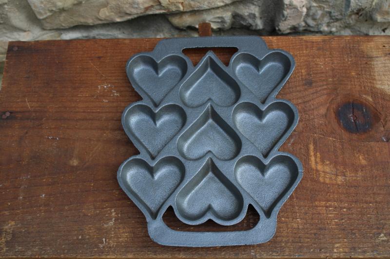 photo of vintage John Wright cast iron hearts pan, corn gems baker heart muffin pan #1