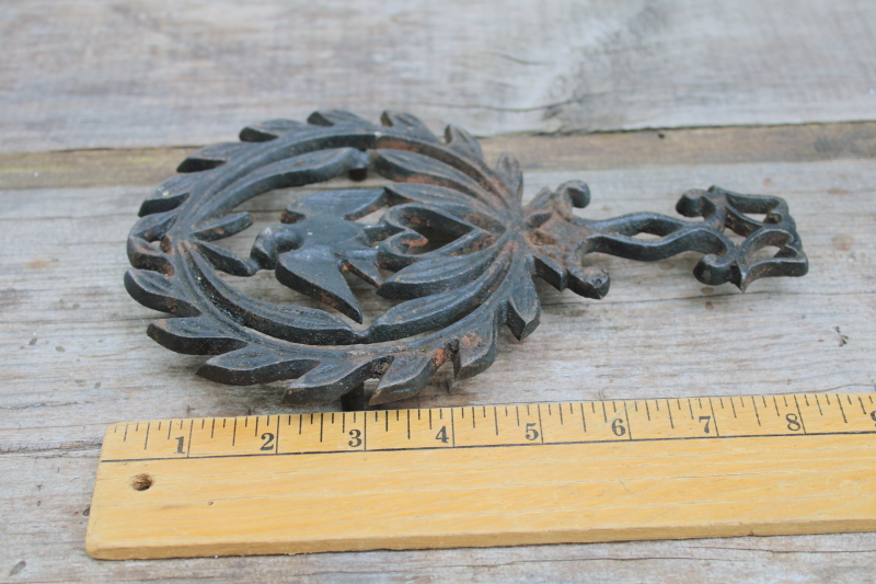 photo of vintage John Wright cast iron trivet wall hanging, American eagle & heart w/ laurel wreath #5