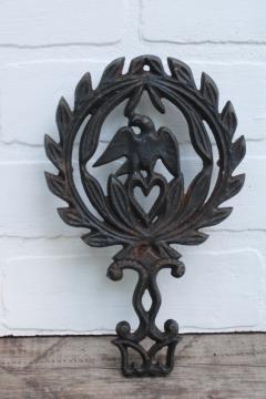 catalog photo of vintage John Wright cast iron trivet wall hanging, American eagle & heart w/ laurel wreath 