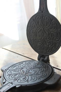 catalog photo of vintage Jotul Norway cast metal waffle iron for Scandinavian krumkake or pizzelle cookies