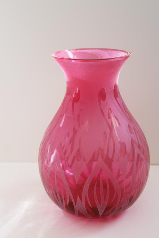 photo of vintage Kelsey Murphy signed carved etched art glass vase, Pilgrim cranberry glass #1