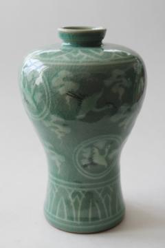 catalog photo of vintage Korea celedon green vase, meiping shape w/ cranes design crackle glaze ceramic 