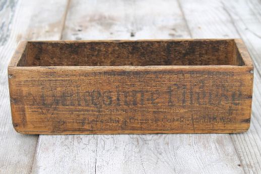 photo of vintage Lakeshire cheese box, antique primitive wooden box w/ Wisconsin cheese advertising #2