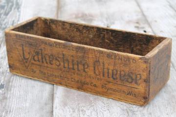 catalog photo of vintage Lakeshire cheese box, antique primitive wooden box w/ Wisconsin cheese advertising