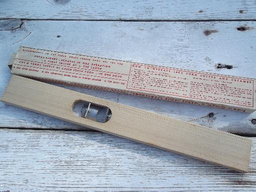 photo of vintage Lee's sweet corn cutter in box, cut kernels from corn on the cob #2