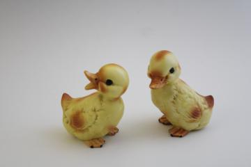 catalog photo of vintage Lefton figurines, ceramic ducklings, yellow baby ducks for Easter decor