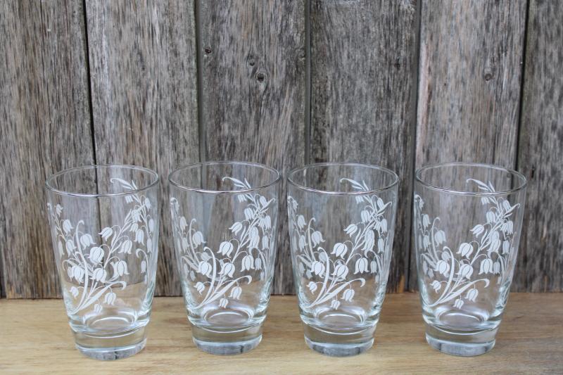 photo of vintage Libbey glass tumblers w/ white lily of the valley flowers, drinking glasses set #1