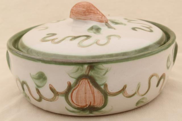 photo of vintage Louisville stoneware pottery casserole, John B Taylor Harvest pattern #1