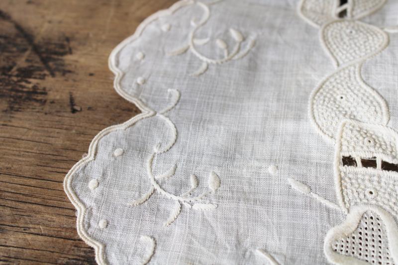 photo of vintage Madeira handkerchief linen table runner, elaborate cutwork embroidery #2