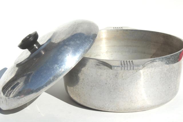 photo of vintage Magnalite GHC cast aluminum dutch oven or stock pot w/ lid #3
