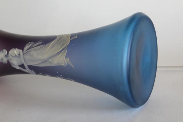 photo of vintage Mary Gregory hand painted glass vase, Bohemian or French glass satin shaded blue purple #4