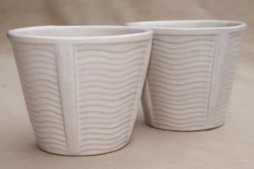 catalog photo of vintage McCoy pottery flower pot planters, matte white glaze pots w/ mod wavy lines