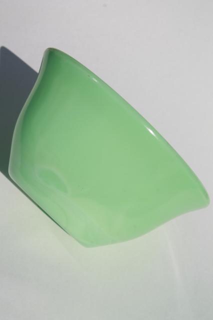 photo of vintage McKee jadite green jadeite glass mixing bowls nesting bowl stack #3