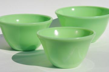 catalog photo of vintage McKee jadite green jadeite glass mixing bowls nesting bowl stack
