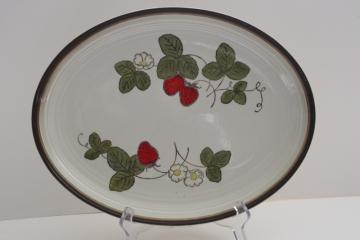 catalog photo of vintage Metlox Poppy Trail California pottery, strawberry platter or serving tray