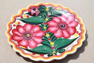 catalog photo of vintage Mexican pottery, huge plate or charger tray w/ hand-painted pink zinnias