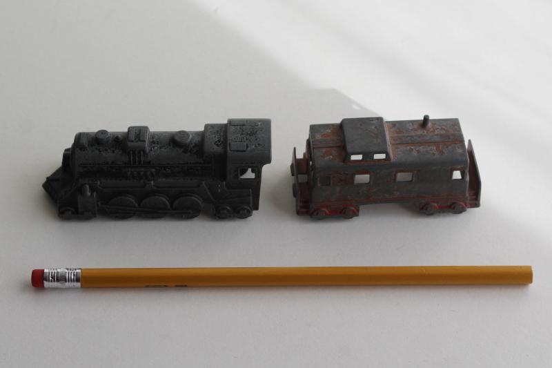 photo of vintage Midgetoys Rockford Illinois die cast metal Midge toy train engine & caboose #7