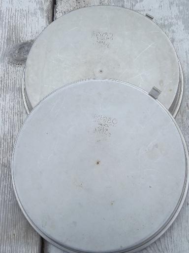photo of vintage Mirro aluminum cake pans w/ ring around easy release lever #3