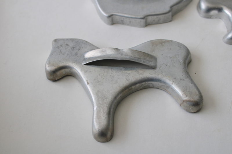 photo of vintage Mirro aluminum cookie cutters, tiny chicken & bunny, large rabbit & animals #3