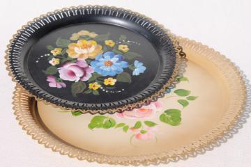 catalog photo of vintage Nashco hand painted tole metal serving trays, lacy edge round charger plates