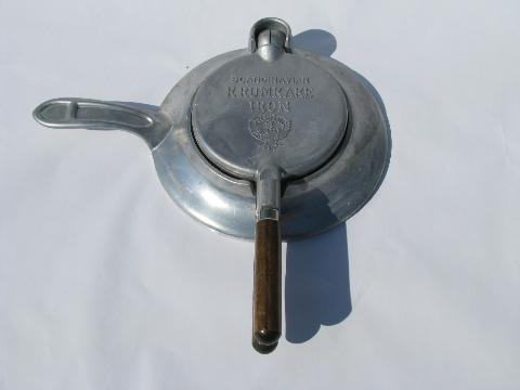 photo of vintage NordicWare Scandinavian Krumkake iron, to make Swedish waffle cookies #1