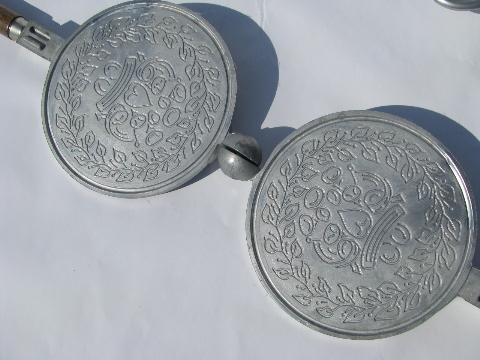 photo of vintage NordicWare Scandinavian Krumkake iron, to make Swedish waffle cookies #3