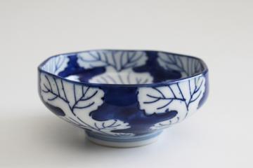 catalog photo of vintage OMC Japan blue & white porcelain bowl, oak leaf pattern Otagiri china