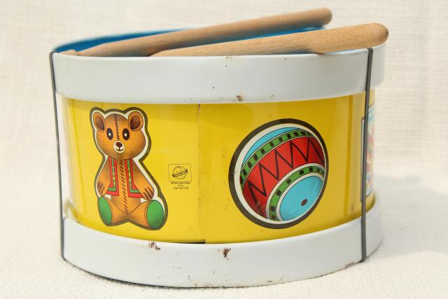 photo of vintage Ohio Art tin toy drum, litho print metal marching band drummer boy drum #2