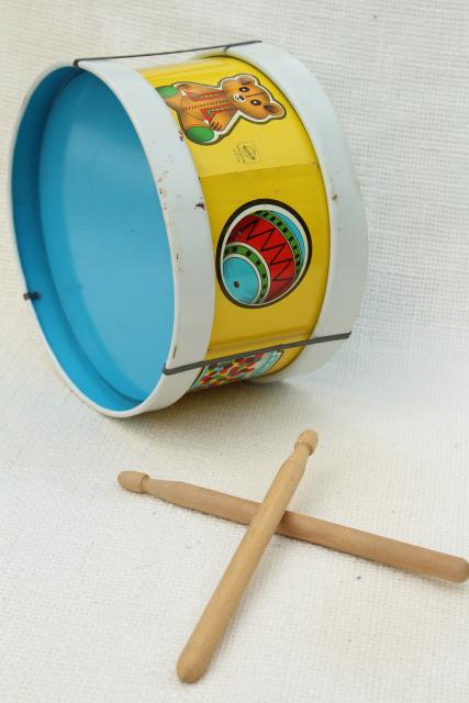 photo of vintage Ohio Art tin toy drum, litho print metal marching band drummer boy drum #4