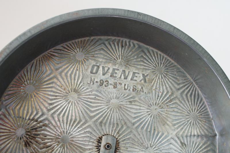 photo of vintage Ovenex embossed starburst texture bakeware, round cake pan w/ slide release #3