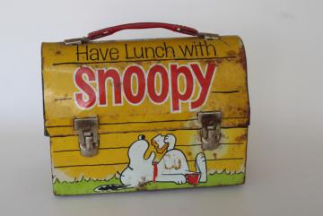 catalog photo of vintage Peanuts Snoopy lunchbox, metal lunch box Go To School With Snoopy