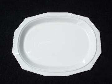 catalog photo of vintage Pfaltzgraff Heritage white oval serving platter, USA pottery